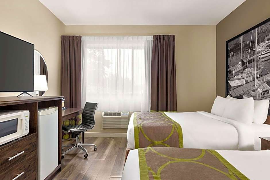 Super 8 by Wyndham Sarnia ON