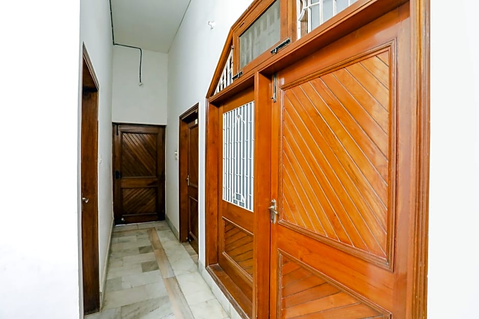 Fabexpress Prashansa Palace – Varanasi, VA