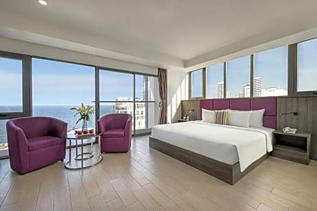 Executive Sea View with Balcony and Bathtub
