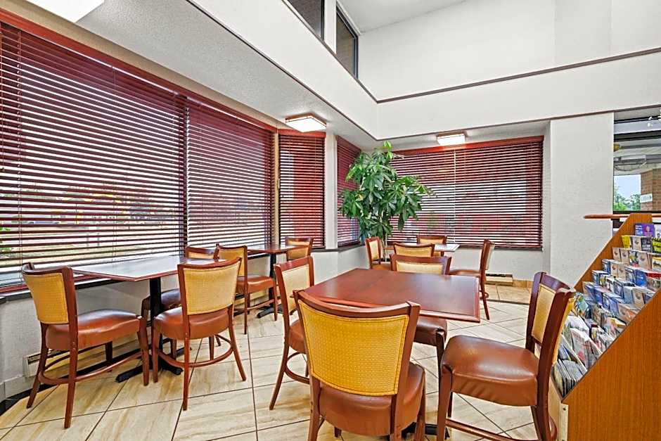 Days Inn by Wyndham Utica