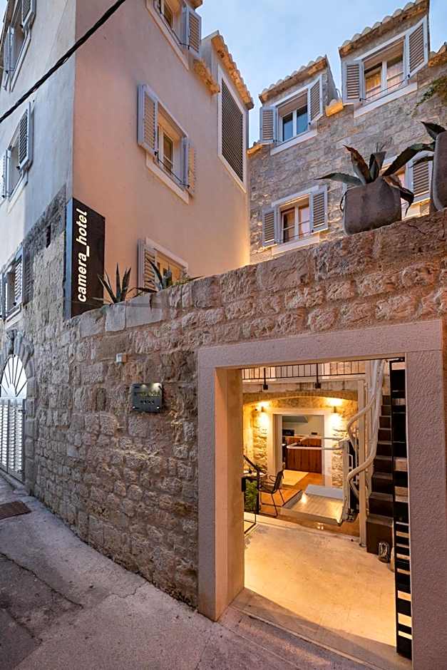 Camera Hotel