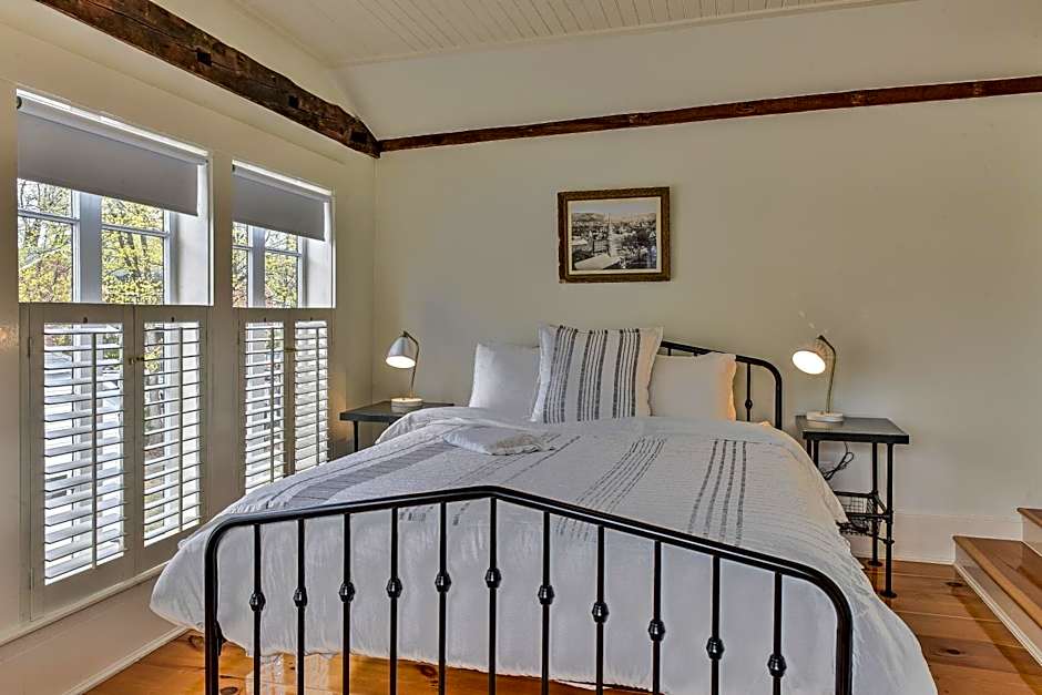 Photo 1 of 4 of Superior 1 Queen Bed
