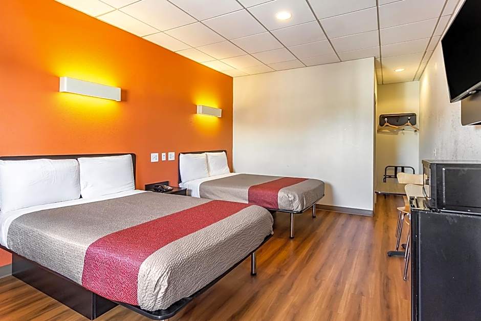 Motel 6 Elizabeth NJ Newark Liberty Intl Airport