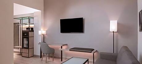 DOUBLE EXECUTIVE GARDEN VIEW (1 KING BED & 1 SOFA)