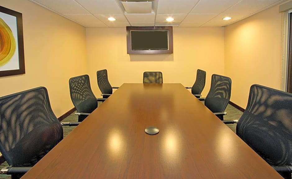 Holiday Inn Express & Suites Colorado Springs Central, an IHG Hotel