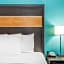 La Quinta Inn & Suites by Wyndham West Little Rock