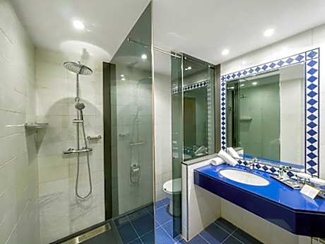 QUINTUPLE STANDARD (1 ADULT + 2 CHILDREN)