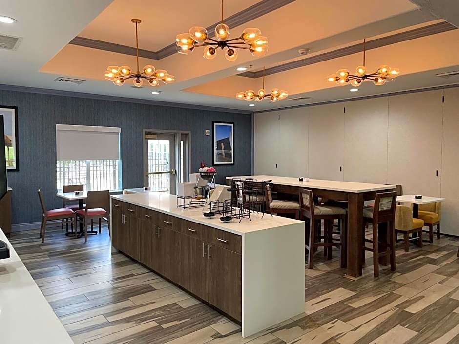 La Quinta Inn & Suites by Wyndham Oklahoma City - Moore