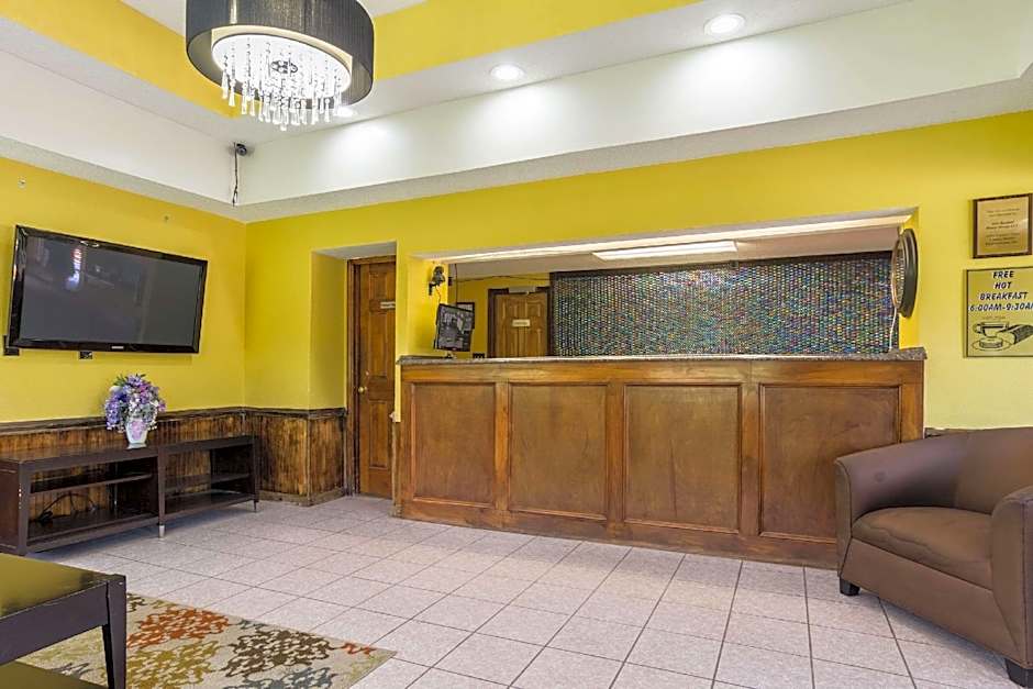 Travelodge by Wyndham Macon West