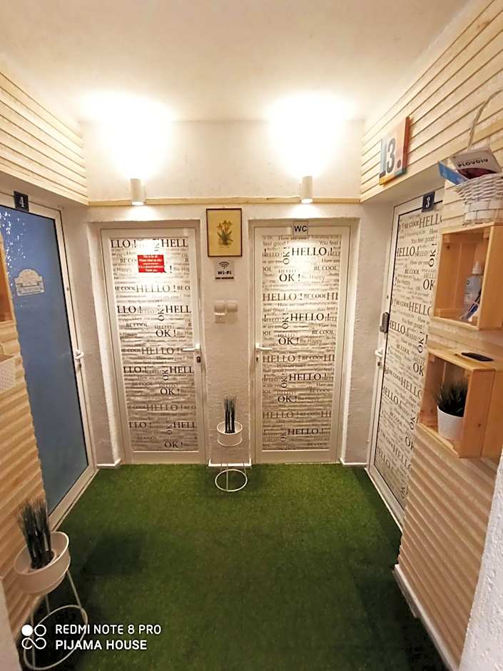 PIJAMA HOUSE - Bike & Bed