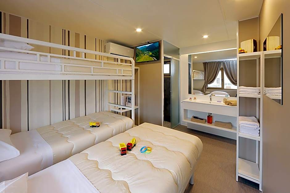 hu Venezia Camping in Town