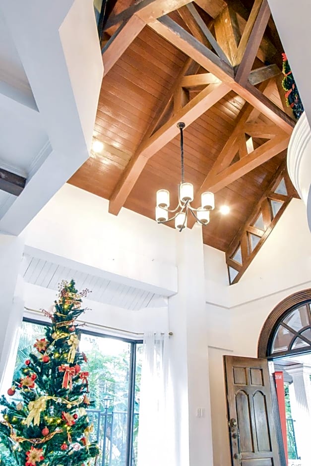 El Castillo Bed and Breakfast