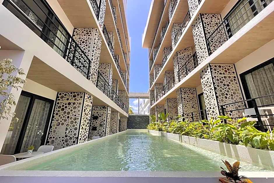 The Boat Condo by Andiani Travel