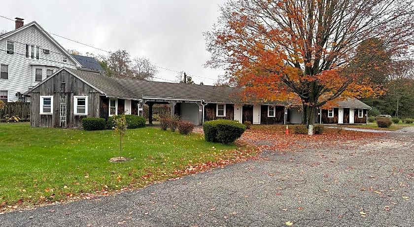 Village Motel by OYO