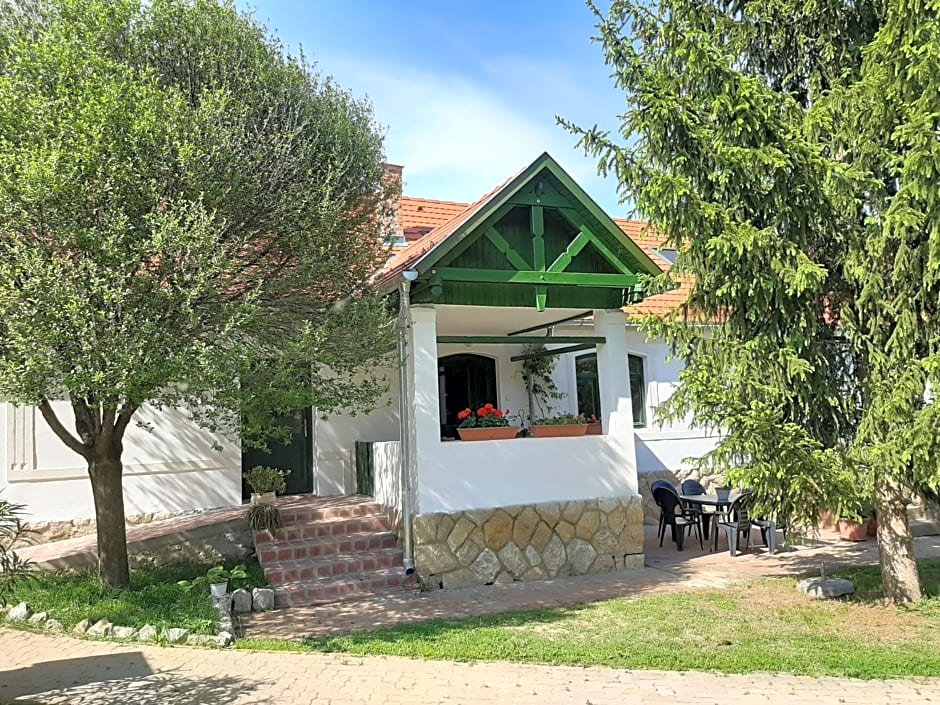 Natúra Panzió&Apartmanház