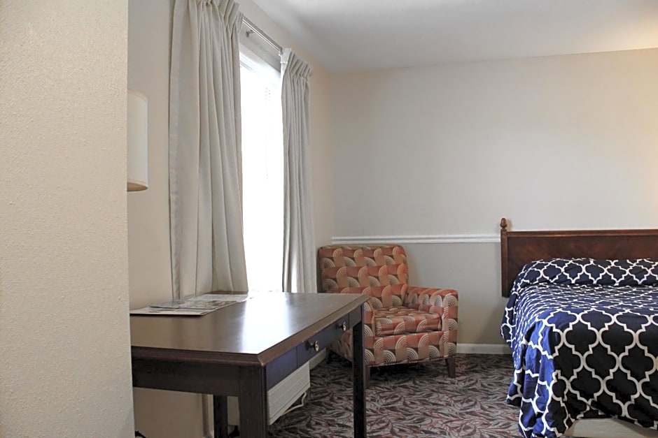 Alpine Inn & Suites Rockford