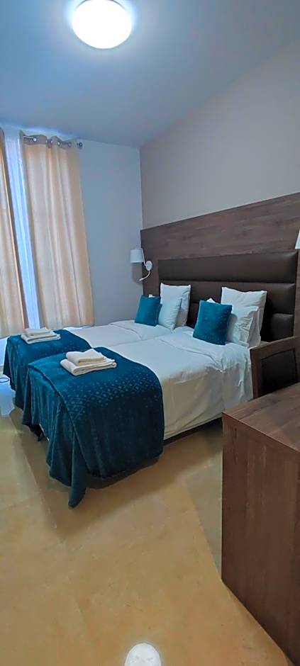 SQUARE HOTEL