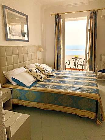 Deluxe Double Room with Balcony and Sea View