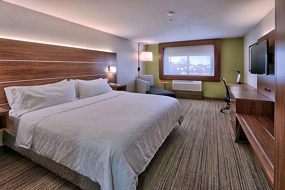 Holiday Inn Express & Suites Portales By IHG