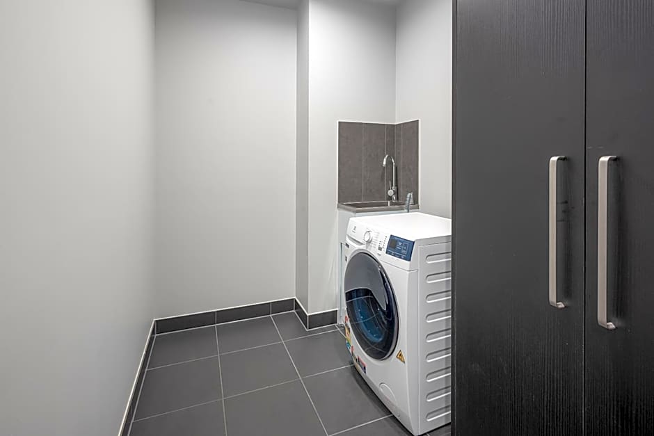 Oros Hotel and Apartments