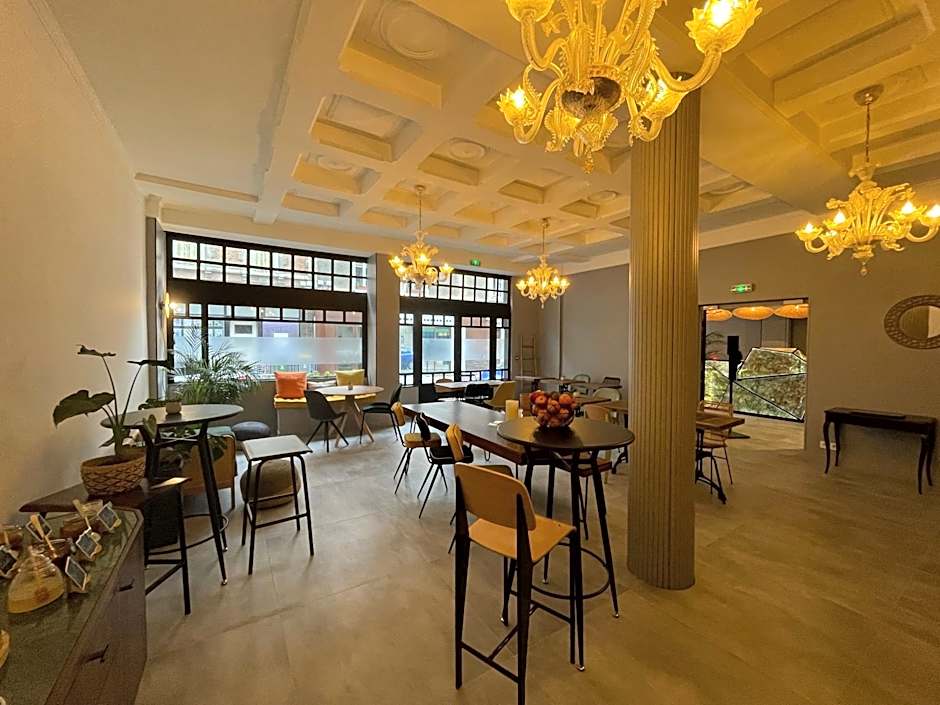 Urban Jungle Hotel Orleans --- ex Grand Hotel