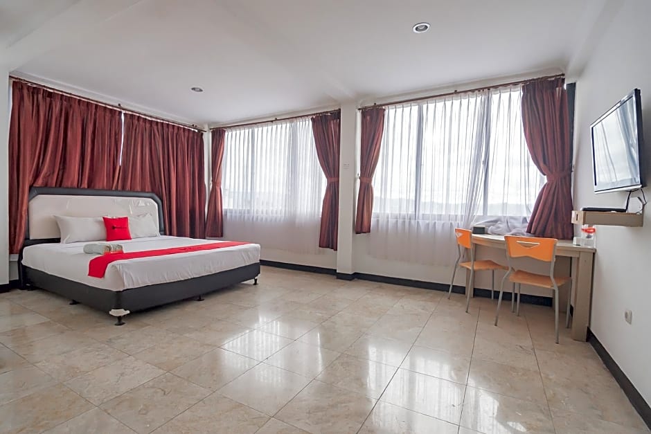 RedDoorz near Sukabumi Station 2