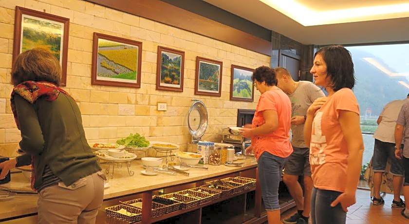 Liberty Hall Tam Coc Hotel & Villa