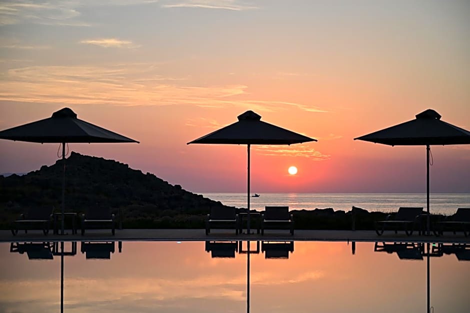 Kavos Hotel & Suites