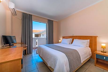 Two-Bedroom Apartment with Garden View (4 Adults)