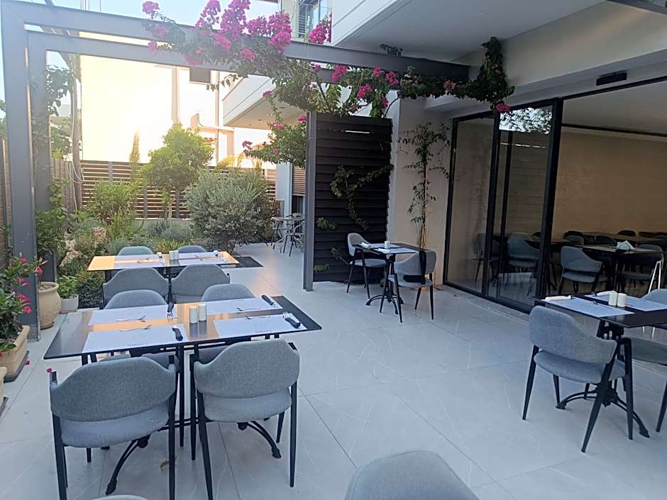 Oikos 9 Rooms and Suites