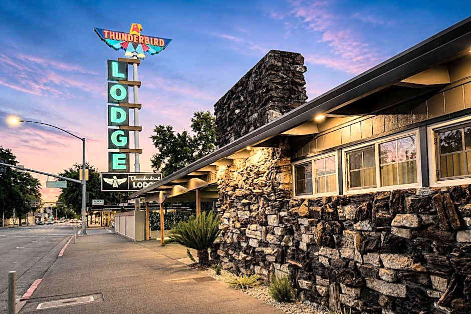 Thunderbird Lodge