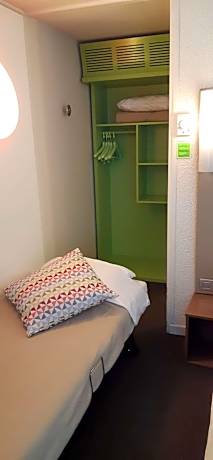 2 Single Beds 1 Junior Bed (Up To 10 Years)