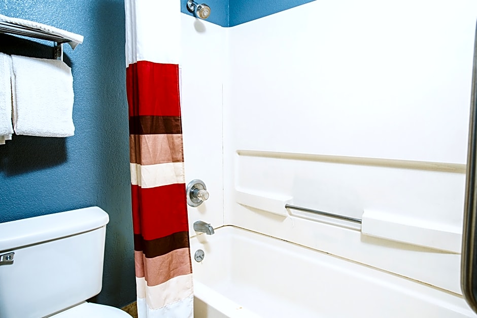 Coratel Inn & Suites By Jasper Park City - Wichita North