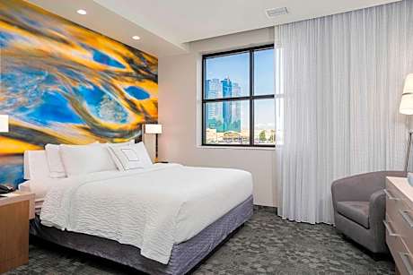 Suite, 1 Bedroom (Hearing Accessible) (1 King Bed and 1 Double Sofa Bed)