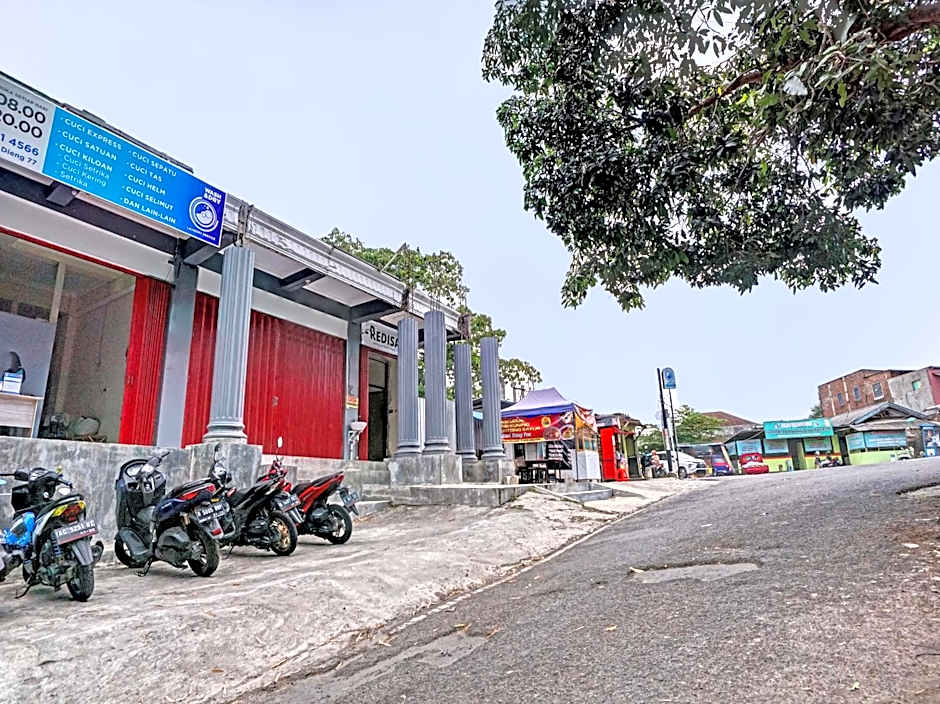 RedDoorz near Universitas Merdeka Malang 2