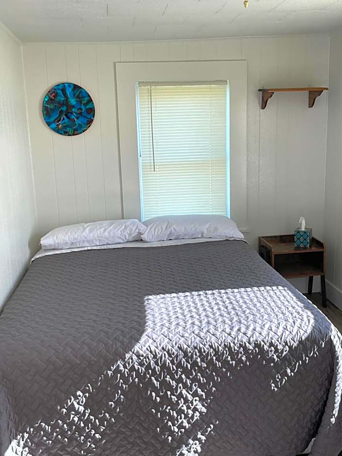 East Side Motel & Cabins