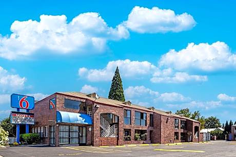 Motel 6-Canby, OR