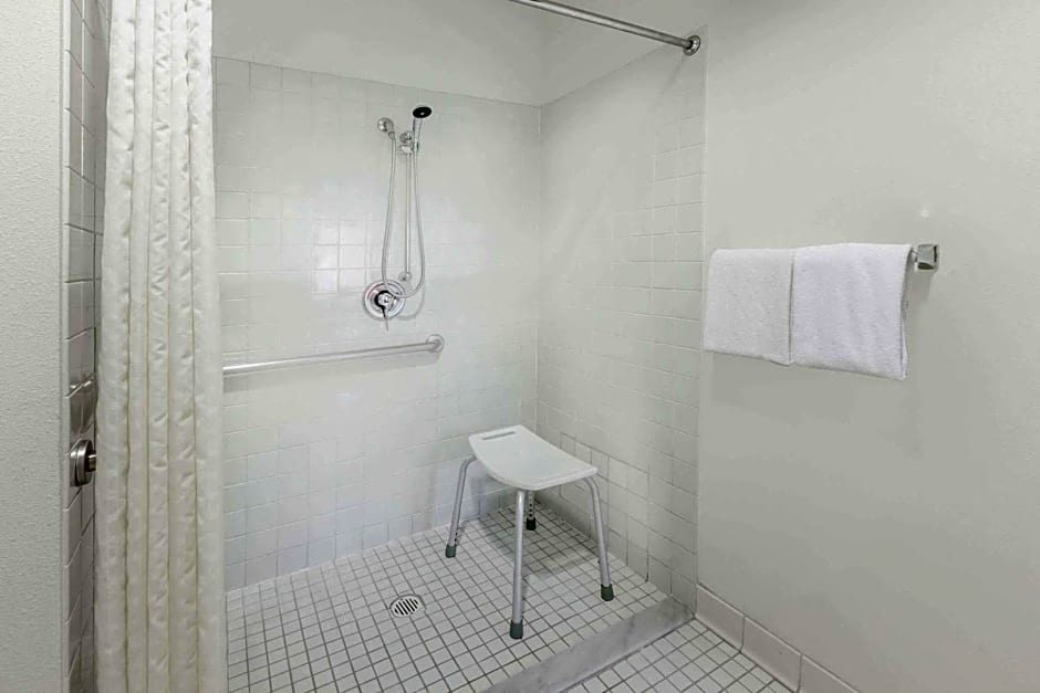 Baymont by Wyndham Grand Rapids N/Walker