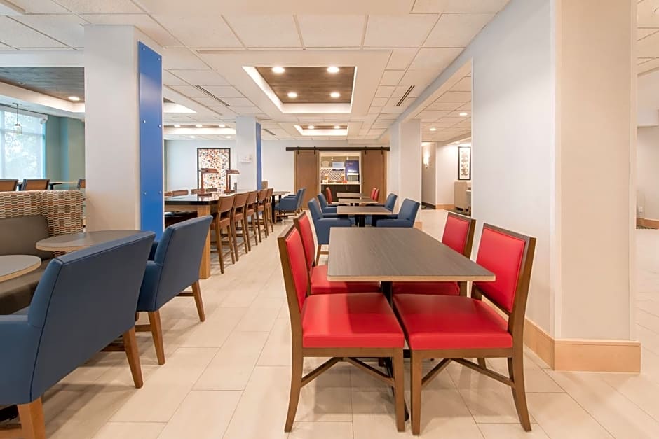 Holiday Inn Express Hotel & Suites Columbia I-26 @ Harbison Blvd By IHG