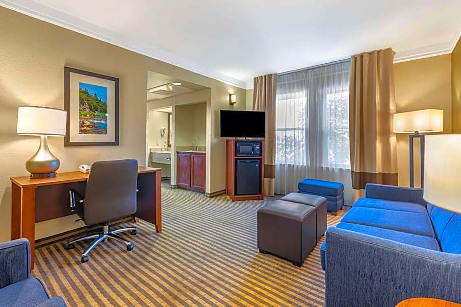 Comfort Suites Visalia