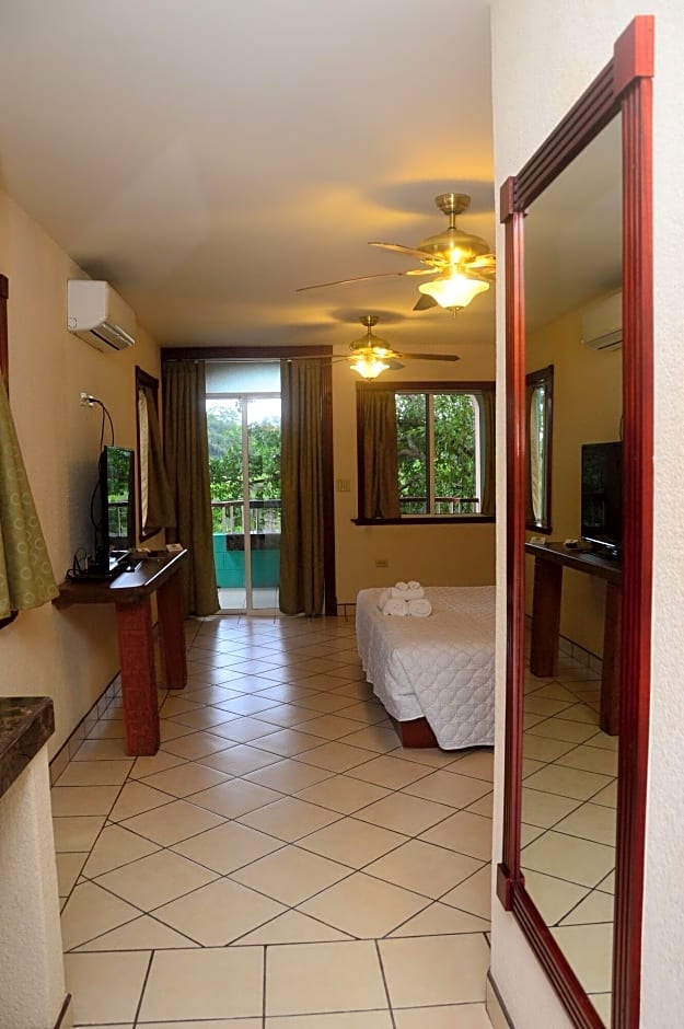 Lamanai Landings Hotel and Marina