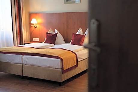 Basic Triple Room
