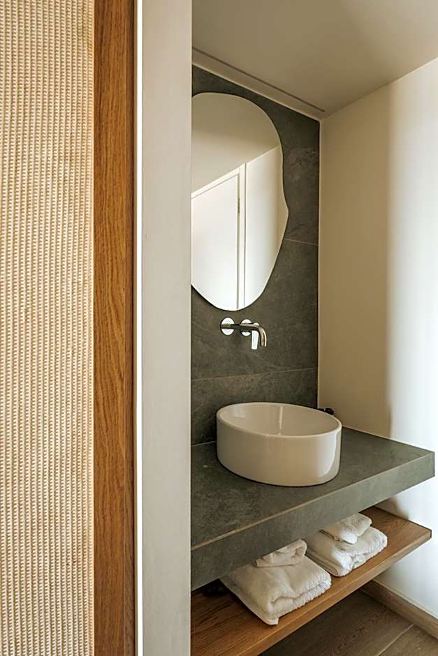 Paralos The Maxine Adults Only