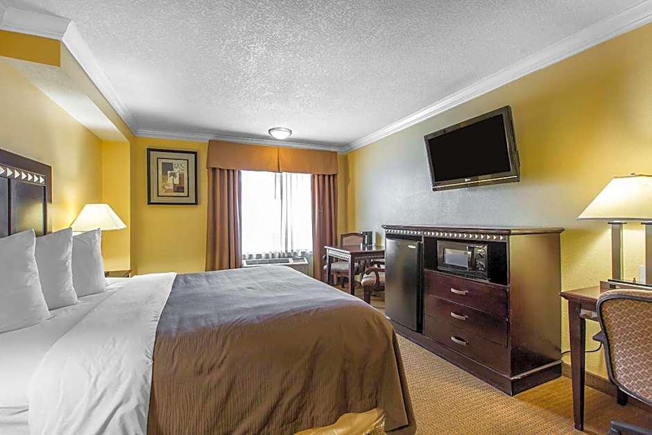 Quality Inn & Suites Bell Gardens-Los Angeles