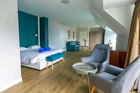 Junior Suite with Lateral Sea View