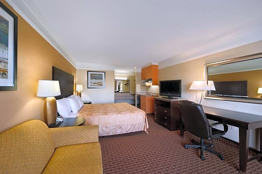 Travelodge by Wyndham Hinesville