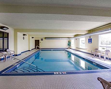 1 King Bed Nonsmoking