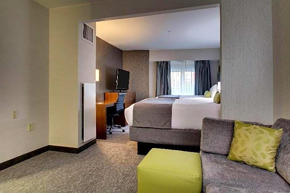 Roundhouse Suites