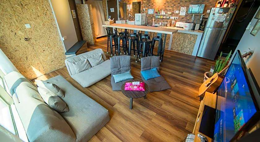 Homy Seafront Hostel