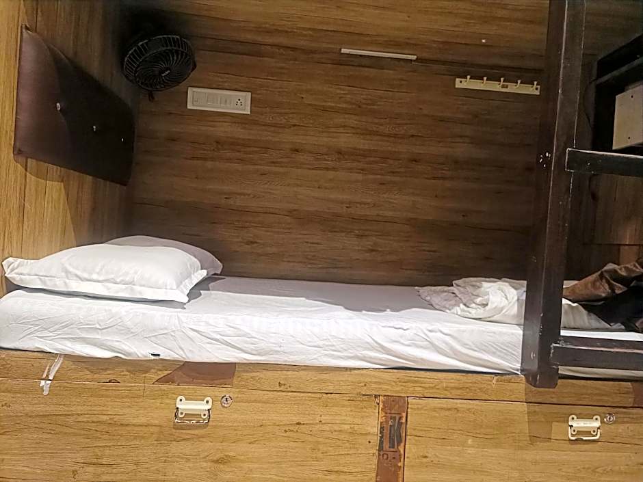 Hilal Dormitory – Bombay/ Mumbai, KY